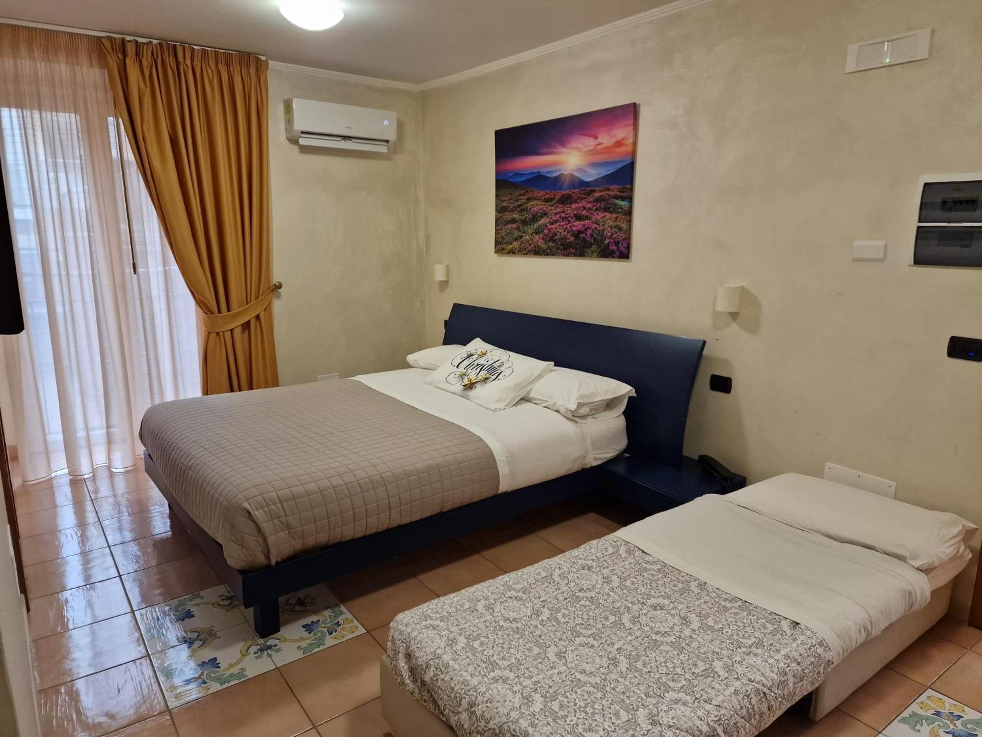 Vittoria Guest House Salerno Exterior photo