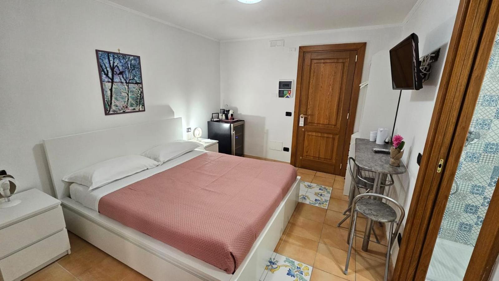 Vittoria Guest House Salerno Exterior photo